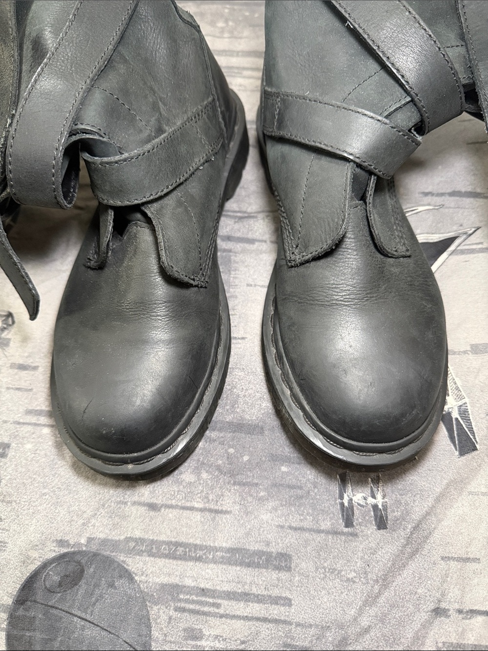 EUC DR MARTEN LAUREN STRAPS LEATHER MID CALF BOOTS SZ 8 - Picture 5 of 11